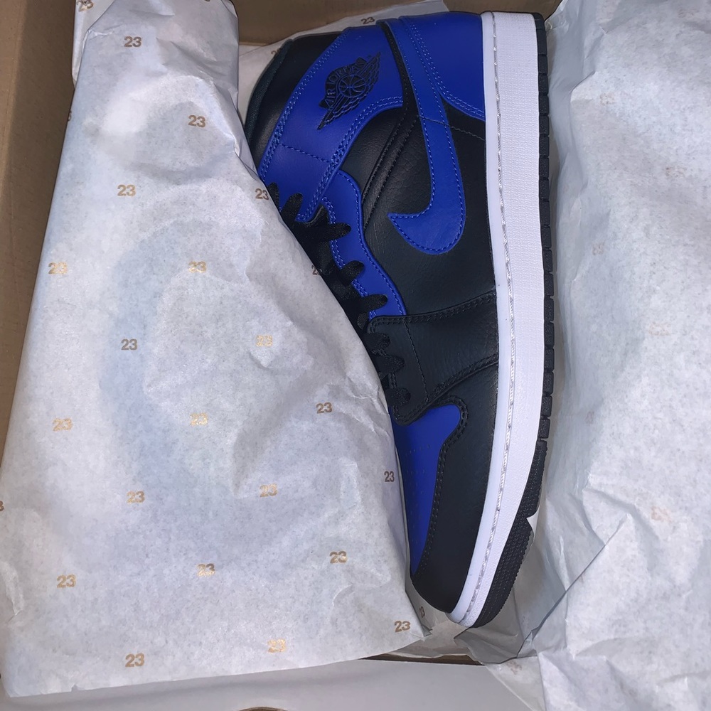AJ1 Mid Hyper Royal